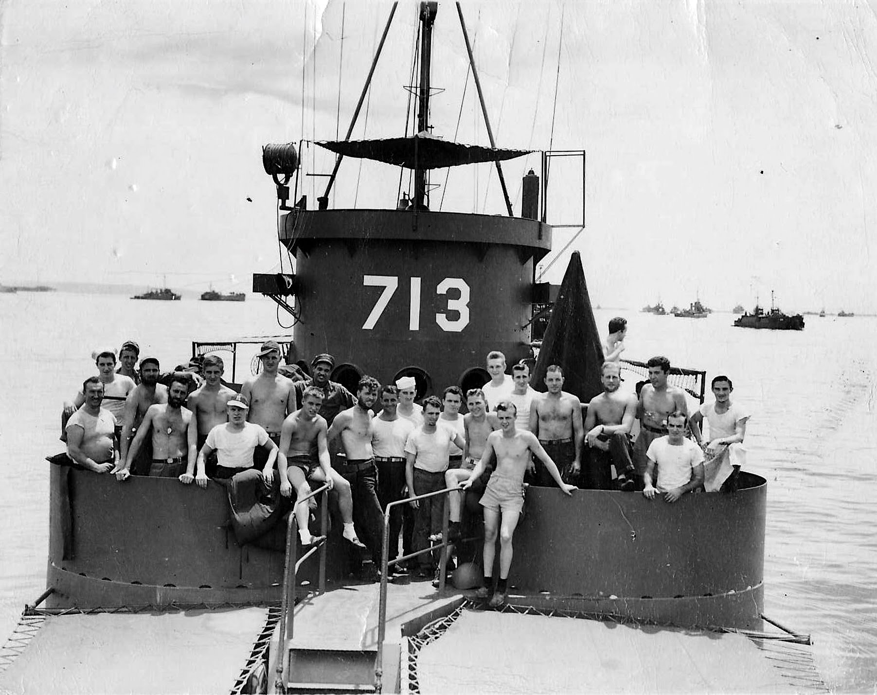 vintage USS CLI 713 crew photo