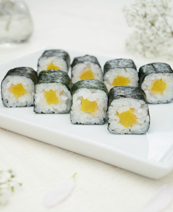 yellow radish roll